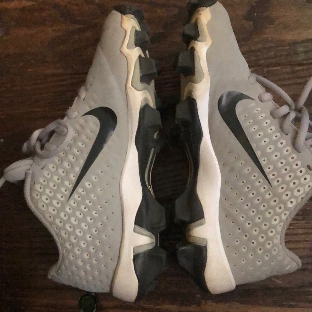 Baseball cleats